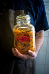 barattolo di prodotti fermentati
